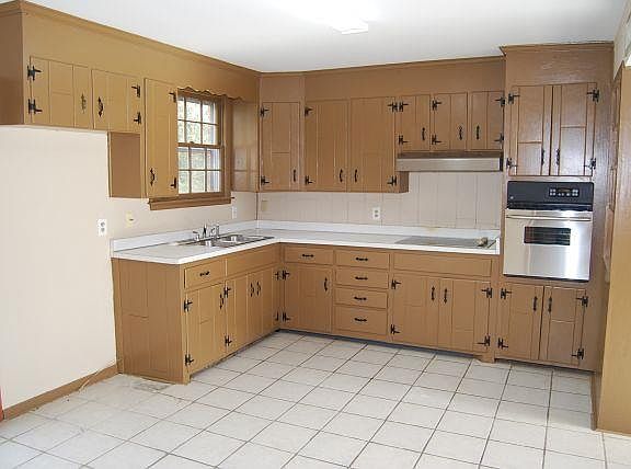 4th image of 4061 Matilda St