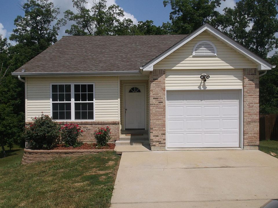 2nd image of 628 Lindsey Dr
