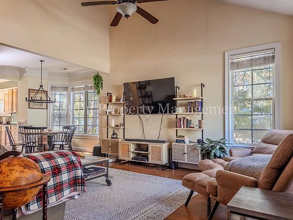 5th image of 102 Blossom Cir