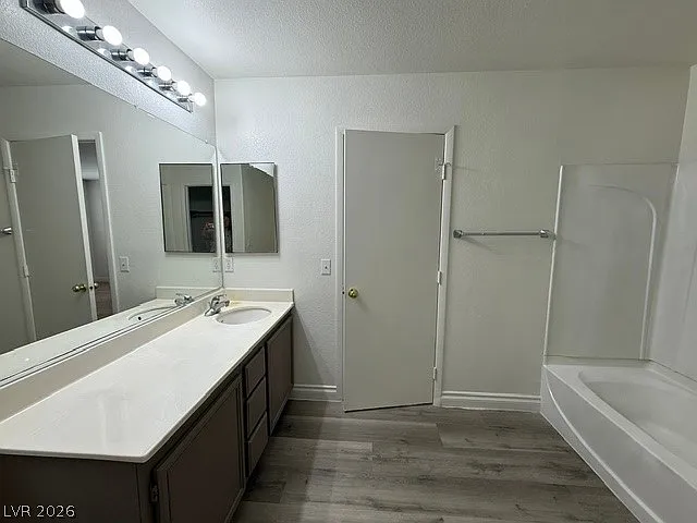 8012 Dutch Villas St — Photo 11