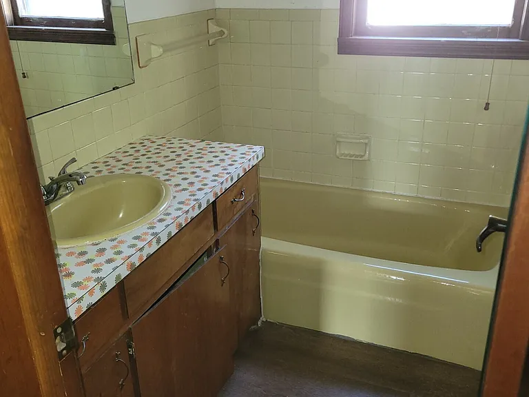 819 W Broadway Ave — Photo 7
