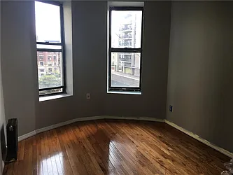 Rented by R New York