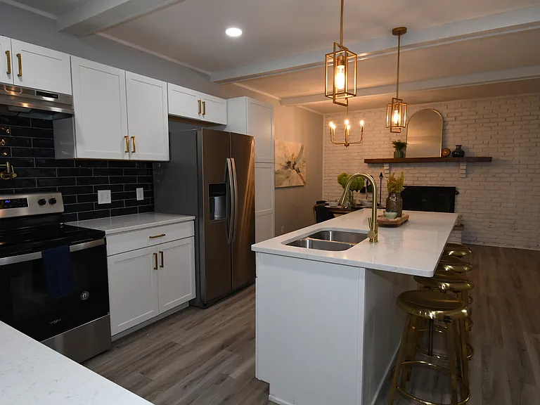 Courtland Ave — Photo 5