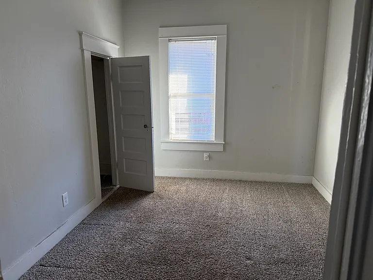 372 W Cedar St — Photo 7