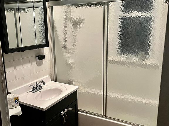 3rd image of 4220 S Richmond St #2