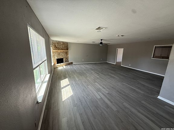 4th image of 303 Avenue D