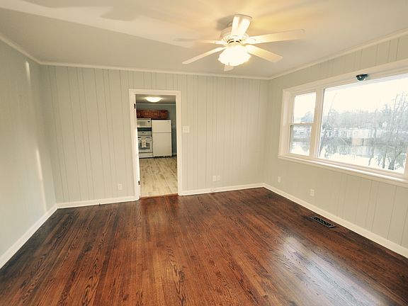 4th image of 809 E Lake Forest Dr