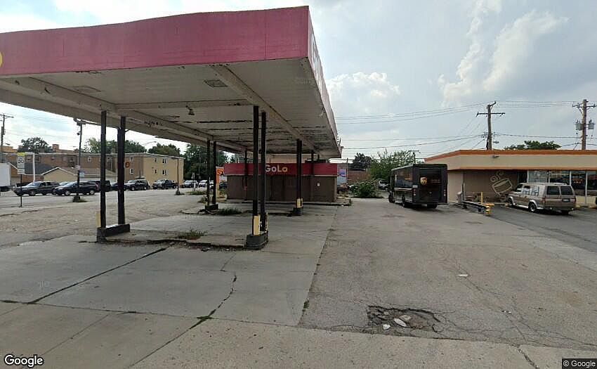 2nd image of 5456 S Pulaski Rd