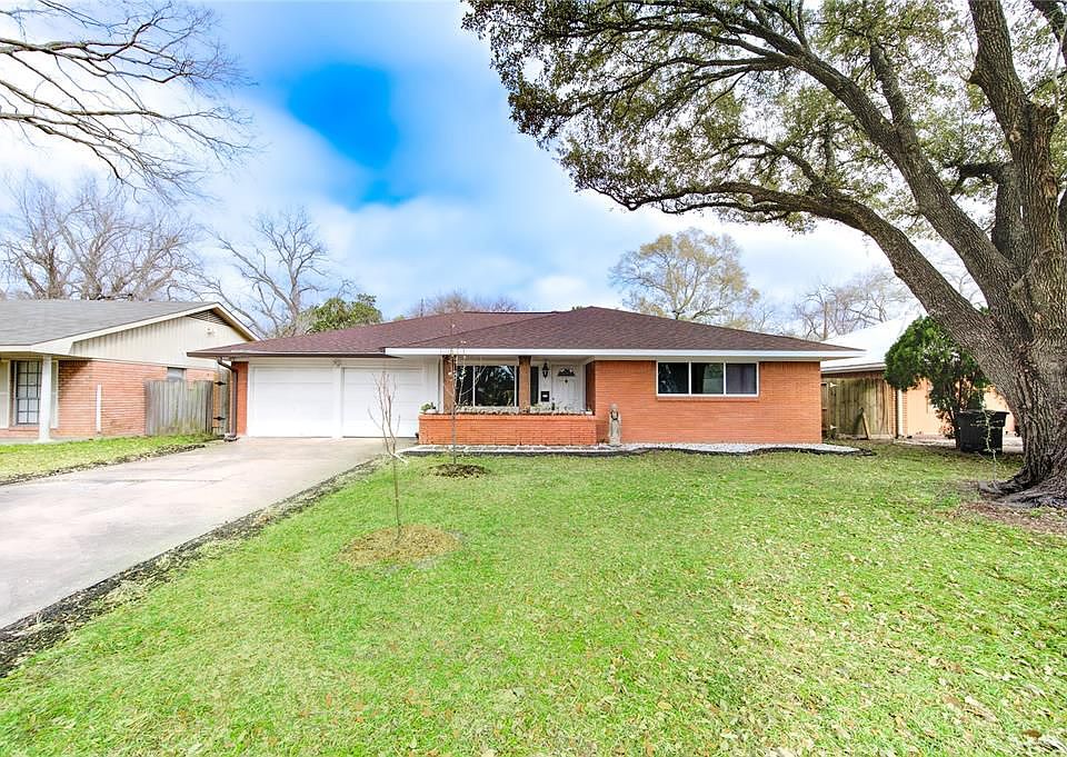 1st image of 6026 Clarewood Dr