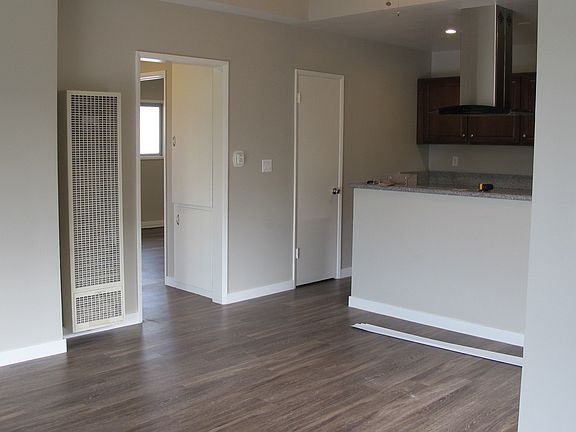 2nd image of 1005 E Doran St APT C