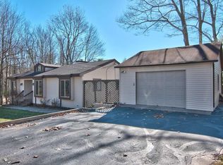 6235 Laurel Rd, Pocono Summit, PA 18346