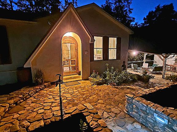 3rd image of 48 River Hill Ln