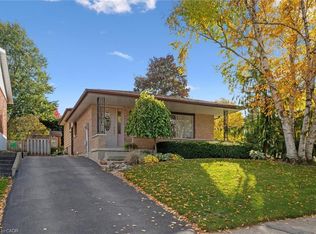 61 Sandsprings Cres, Kitchener, ON N2E2A5