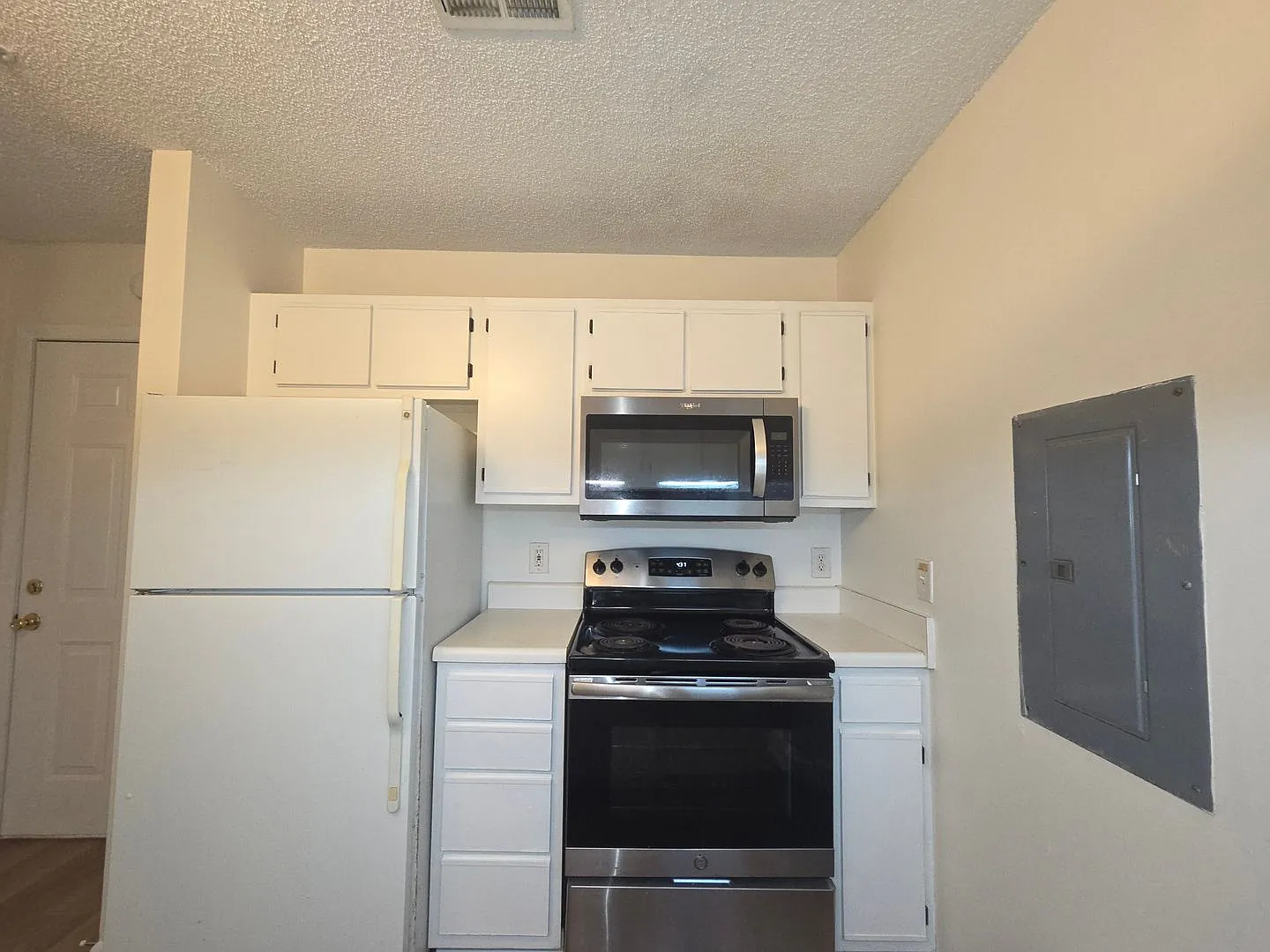 Newly Renovated Rooms for rent!! — Photo 3