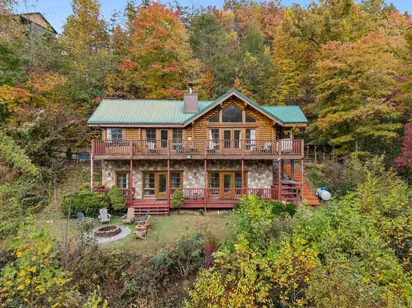 630 Big Bear Ridge Rd, Gatlinburg, TN 37738