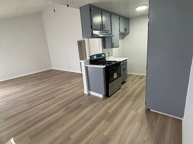 WOODCREST APARTMENTS — Photo 20