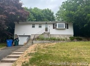 12 Mueller Dr, Hamden, CT 06514