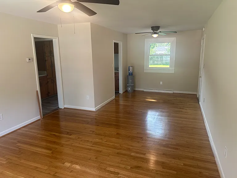 2516 Newport Ave — Photo 2