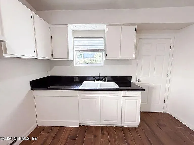 3 bed, 856 sqft, $1,545 — Photo 4