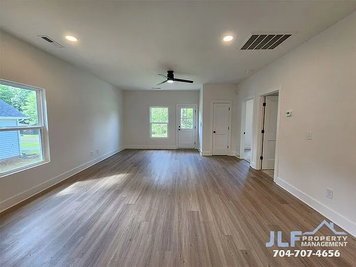 2 bed, 1.0 bath, 840 sqft, $1,395 — Photo 3