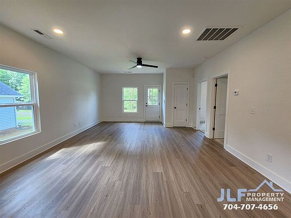 3rd image of 217 Carlie St
