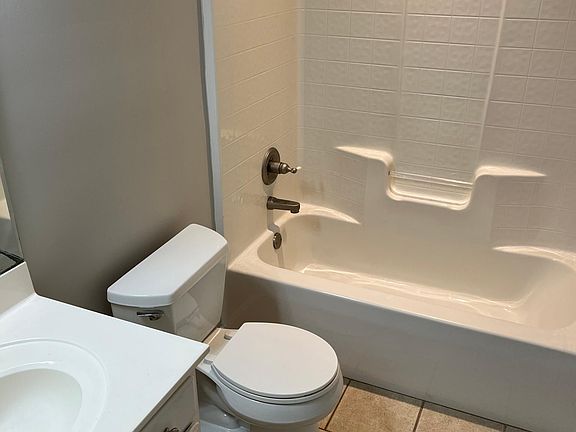 4th image of 1601 Deer Valley Dr