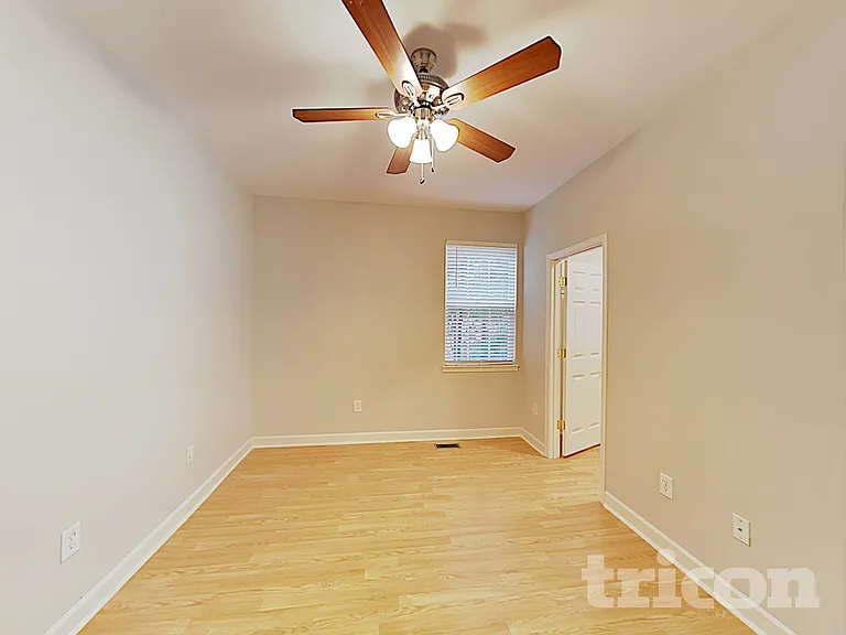 805 Stratford Rd — Photo 10