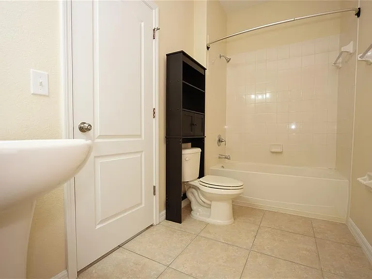 2926 Youngford St — Photo 18