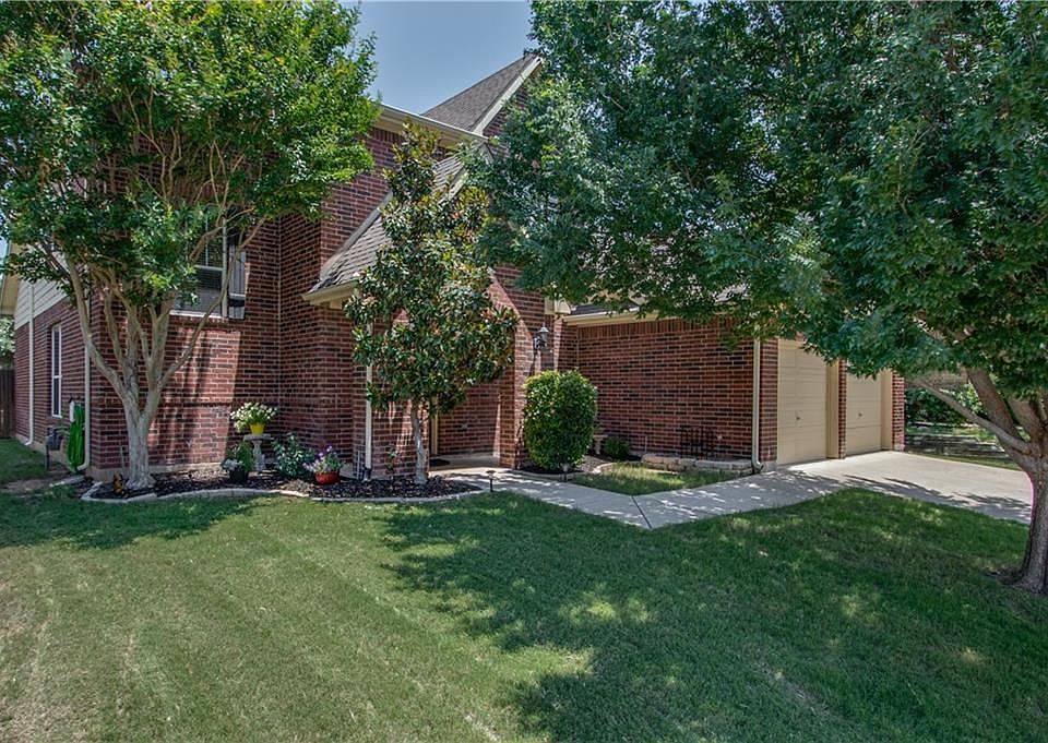 1st image of 4937 Carrotwood Dr