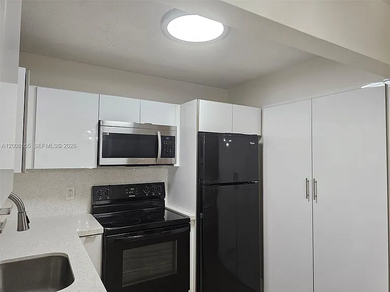 900 Tallwood Ave #207 — Photo 6