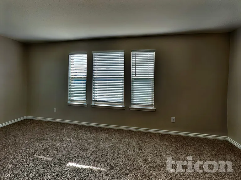 2615 Green Leaf Way — Photo 6