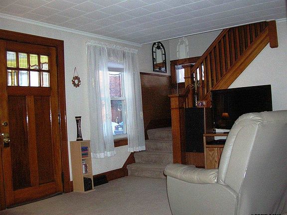 2nd image of 388 N Algona St