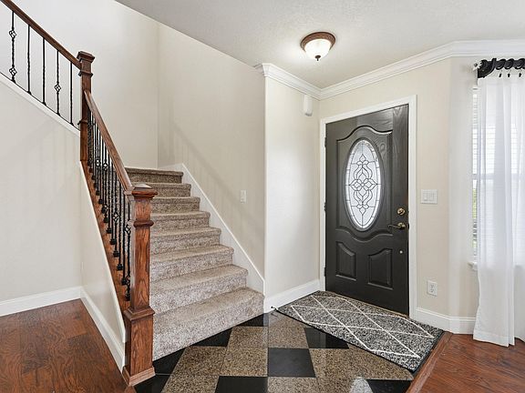 4th image of 813 N Douglas Ct