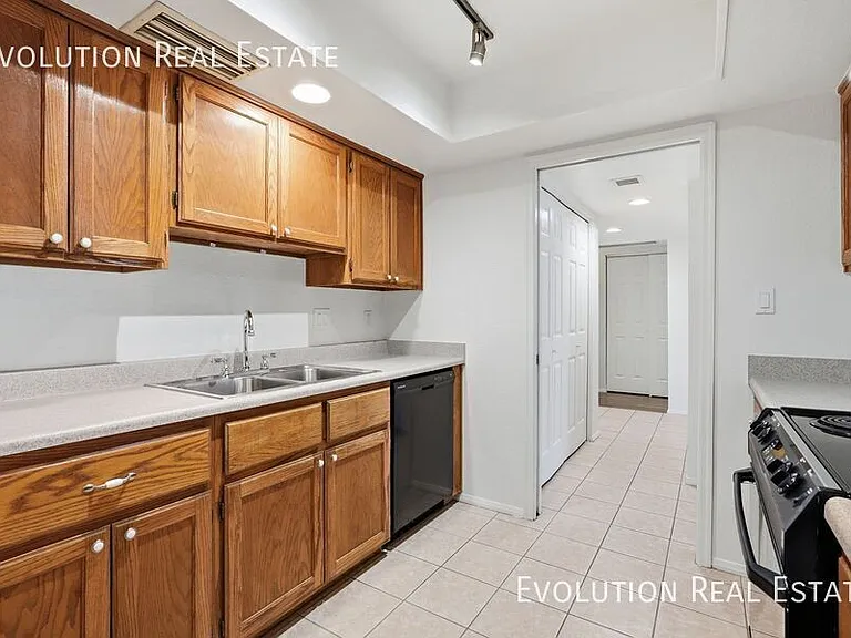 2329 N Recker Rd #86 — Photo 16