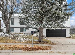 15106 Burt St, Omaha, NE 68154