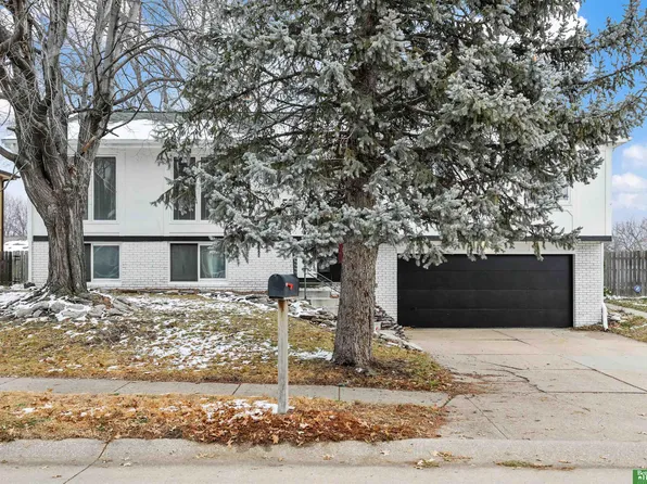 15106 Burt St, Omaha, NE 68154