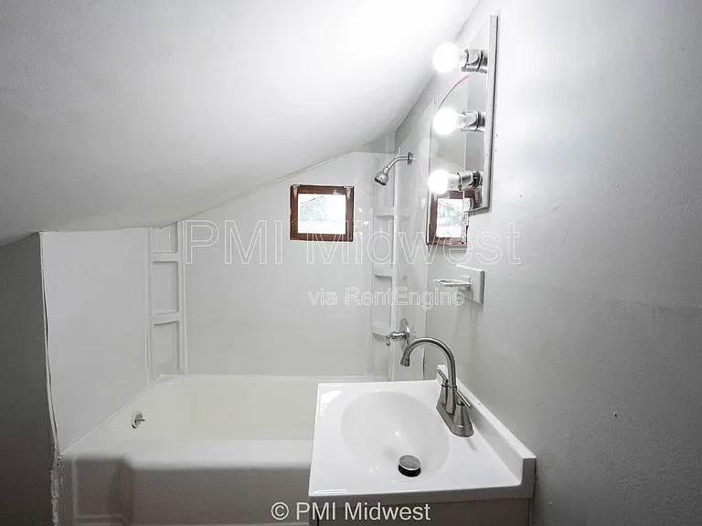 3165 Station St #B — Photo 10