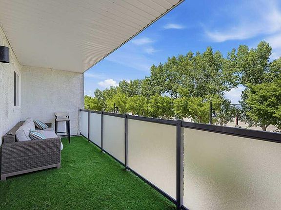 4th image of 4415 N Lakeshore Dr #6
