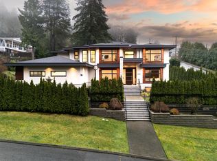 2902 Saint Andrews Ave, North Vancouver, BC V7N 1Z4