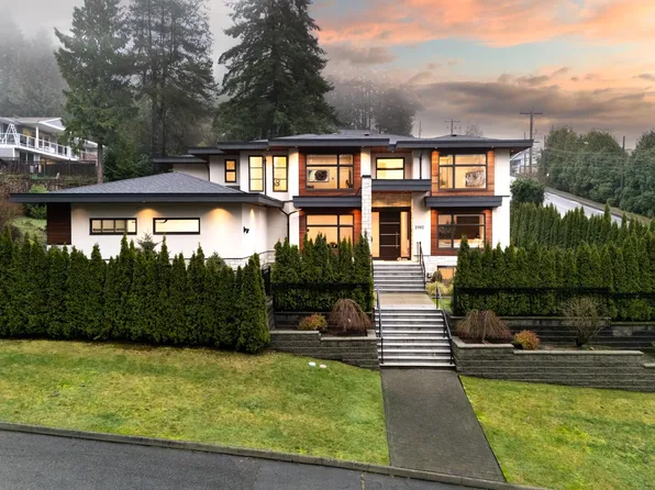 2902 Saint Andrews Ave, North Vancouver, BC V7N 1Z4