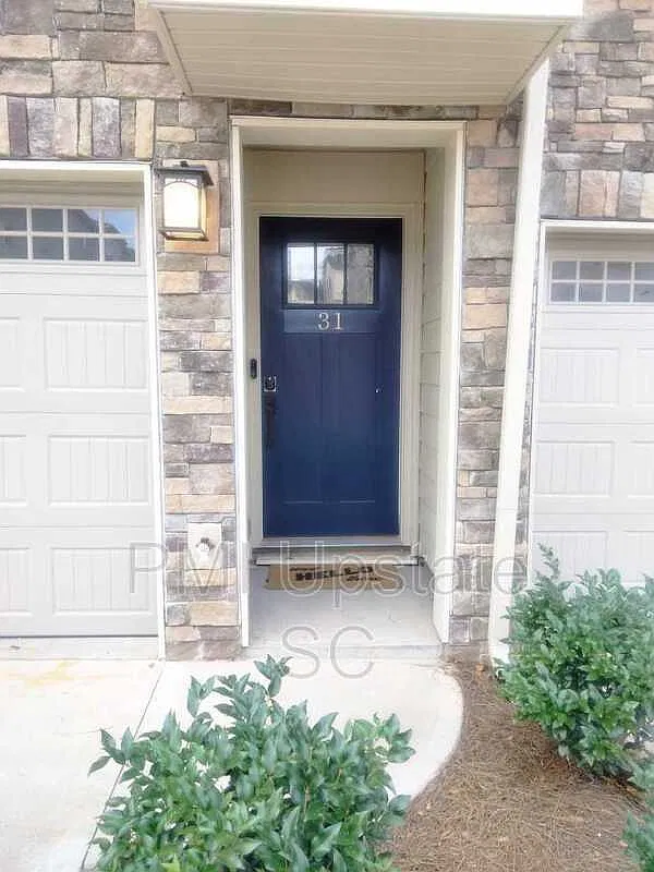 4 bed, 3.5 bath, 2300 sqft, $2,395 — Photo 4