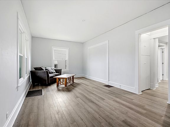 3rd image of 811 W College Ave