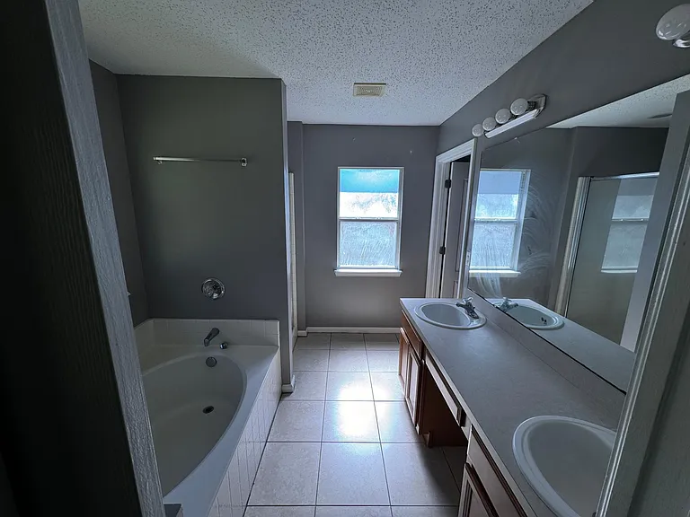 273 Fort Milton Dr — Photo 4