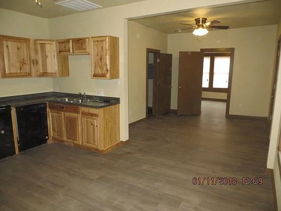 3rd image of 851 Beech St