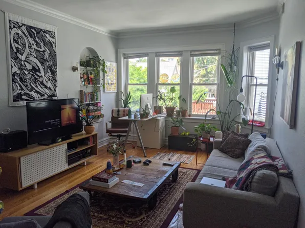 2044 1/2 N Albany Ave #3E, Chicago, IL 60647