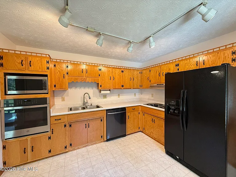 315 W Craven Ave — Photo 14
