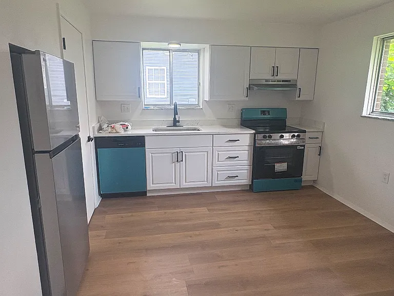 437 Forest St #437 — Photo 3