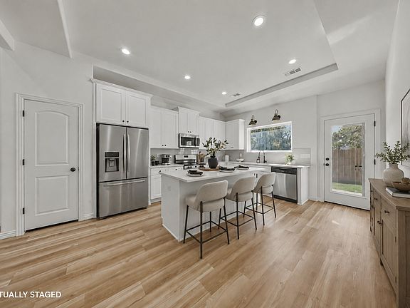 4th image of 5559 Mercedes Cir