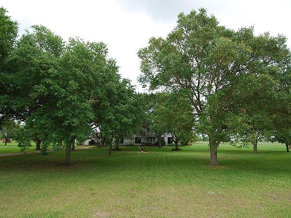 4th image of 210 Cedar Creek Dr