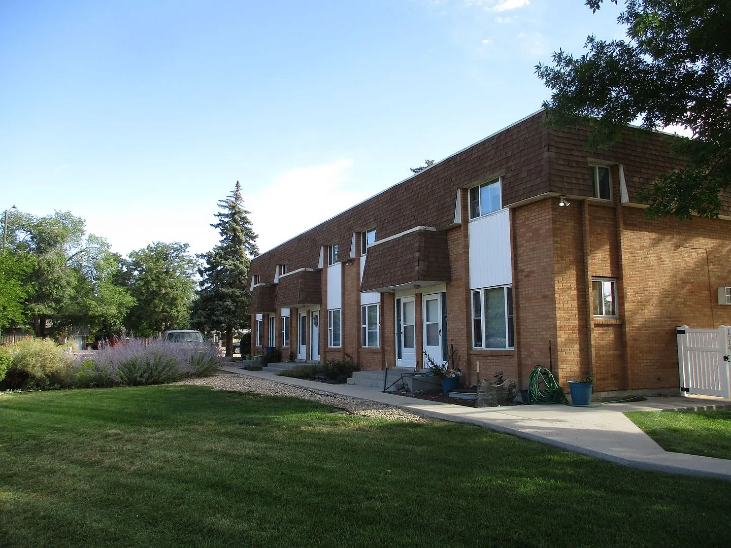 Beautiful 1 Bedroom, 1.5 Bath 2 story townhome style apartment in Loveland! 1508 W 29th Street — Photo 1